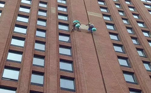 高空清洗报价有套路?兰州外墙清洗价格透明指南.jpg